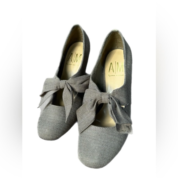 Ann Marino Shoes - Size 8 Ann Marino Bowtie Mary Janes Heel Shoes